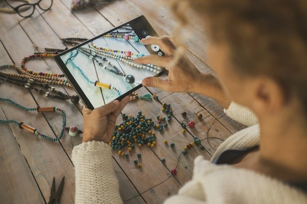 Comment sublimer vos tenues décontractées avec des boucles d"oreilles en perles : astuces incontournables !